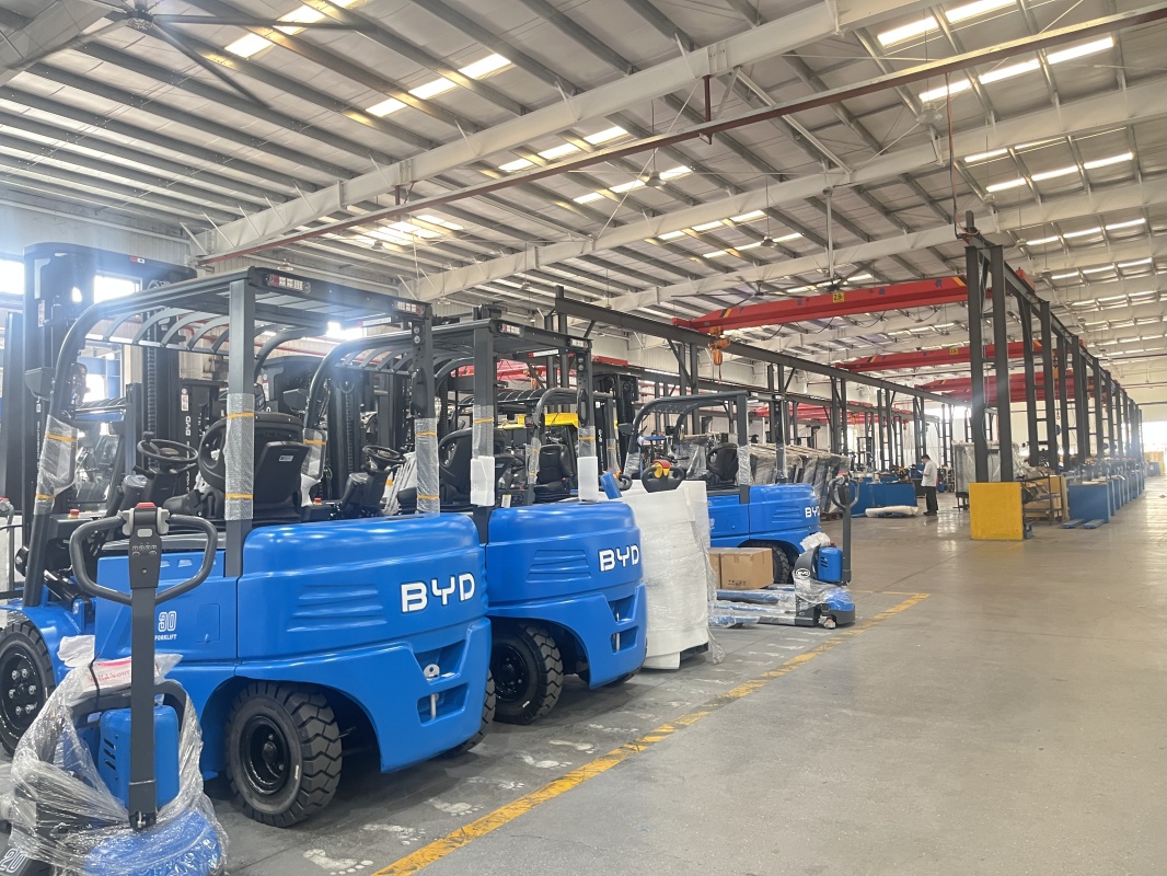 How 1.5 ton electric forklift for wareho