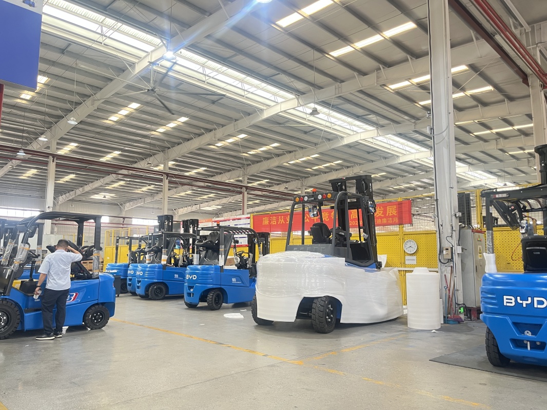 How electric pallet jack supports efficient loading and unloading work(Image1)