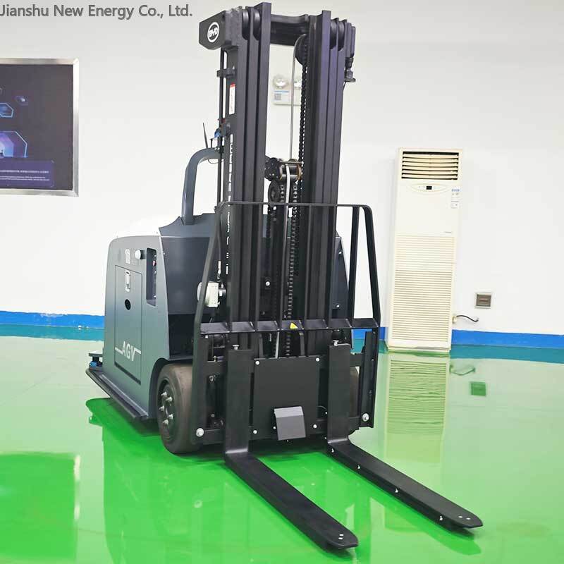 How to pick the right forklift for e-commerce fulfillment warehouse scenarios