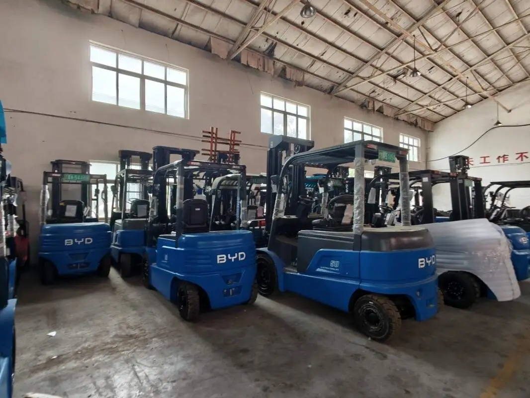 比亚迪叉车饲料行业仓储搬运解决方案：适配重尘工况 助力降本增效绿色升级