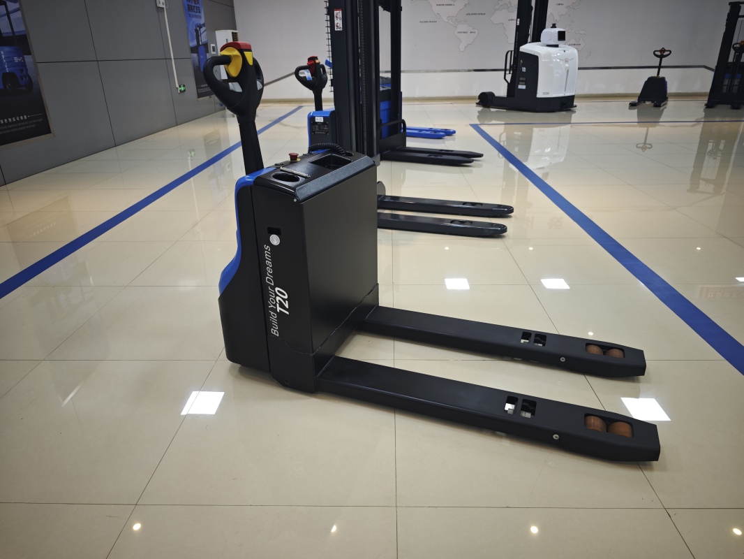 Noise advantage of forklift for online retail warehouse indoor operation