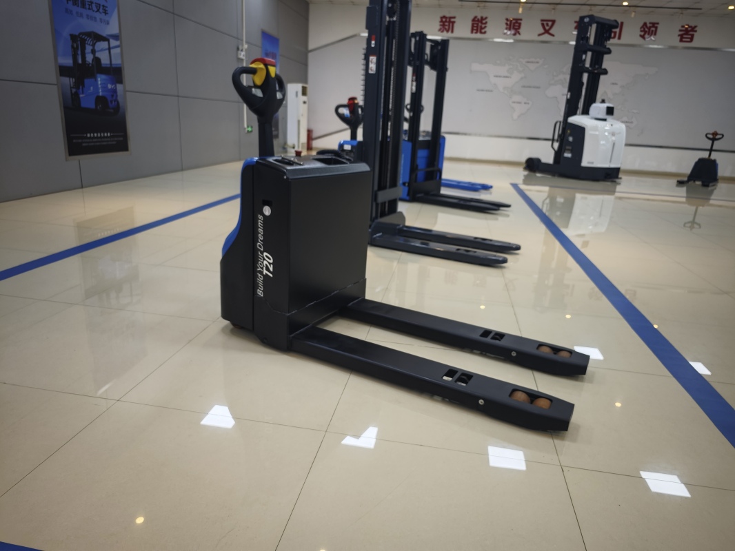 How narrow aisle electric forklift adapt