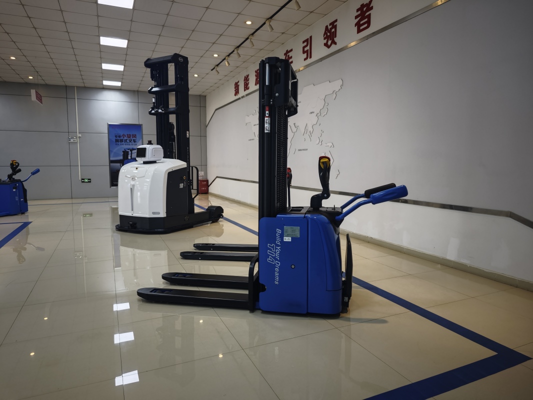 Forklift TCO analysis explaining hidden costs easily ignored in procurement deci