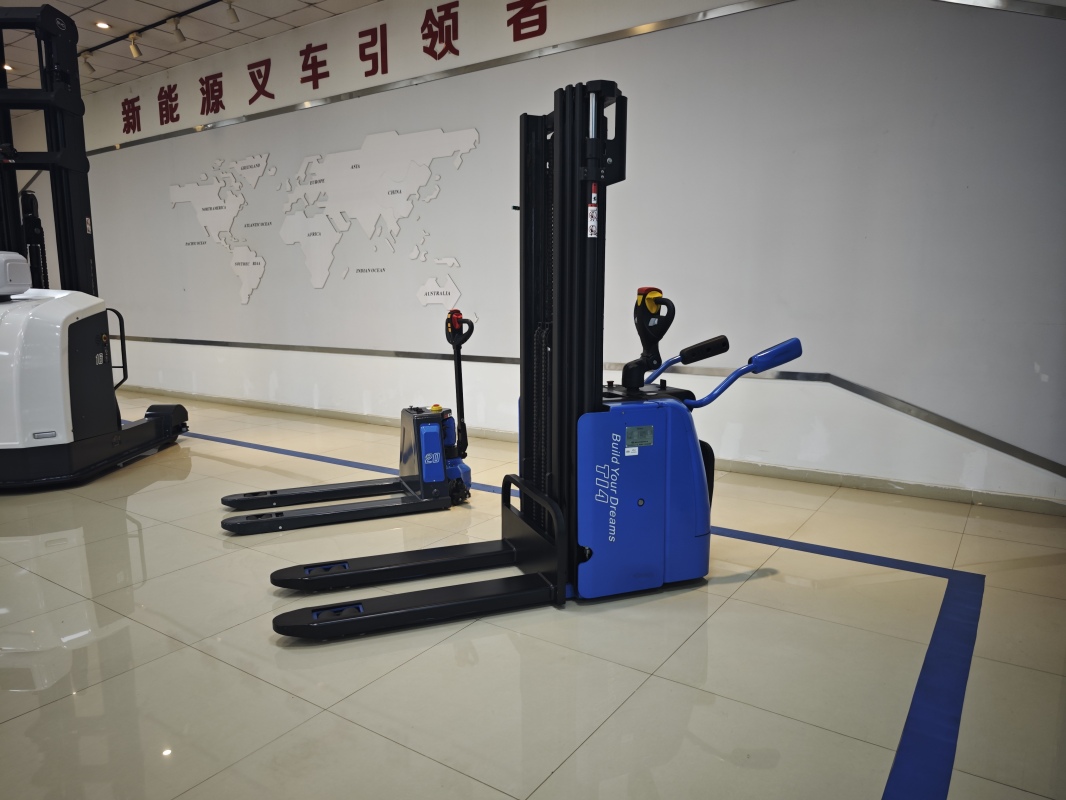 What to consider when choosing walkie pallet truck for multi-shift work(Image1) What to consider when choosing walkie pallet truck for multi-shift work(Image1)