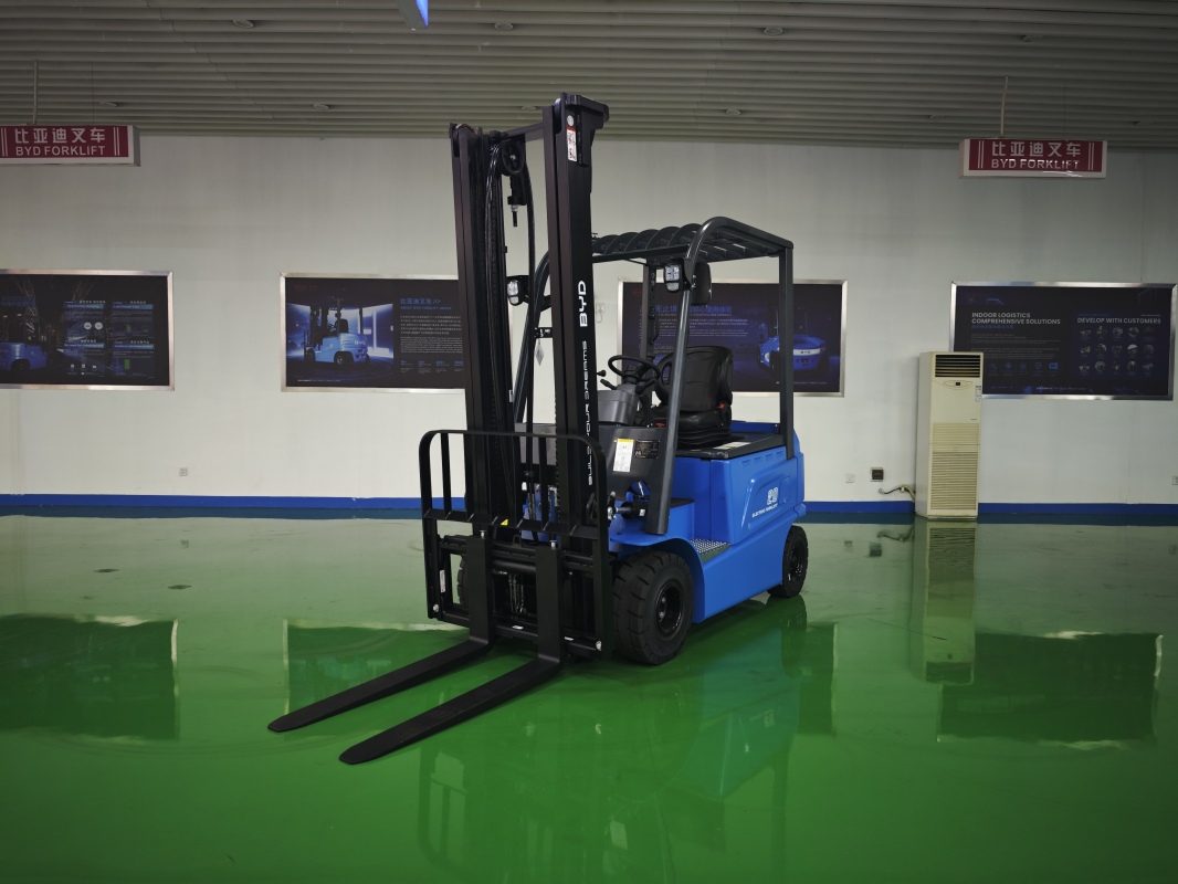 Separating Charging Zones From Warehouse Work Areas(图1) Separating Charging Zones From Warehouse Work Areas(图1)