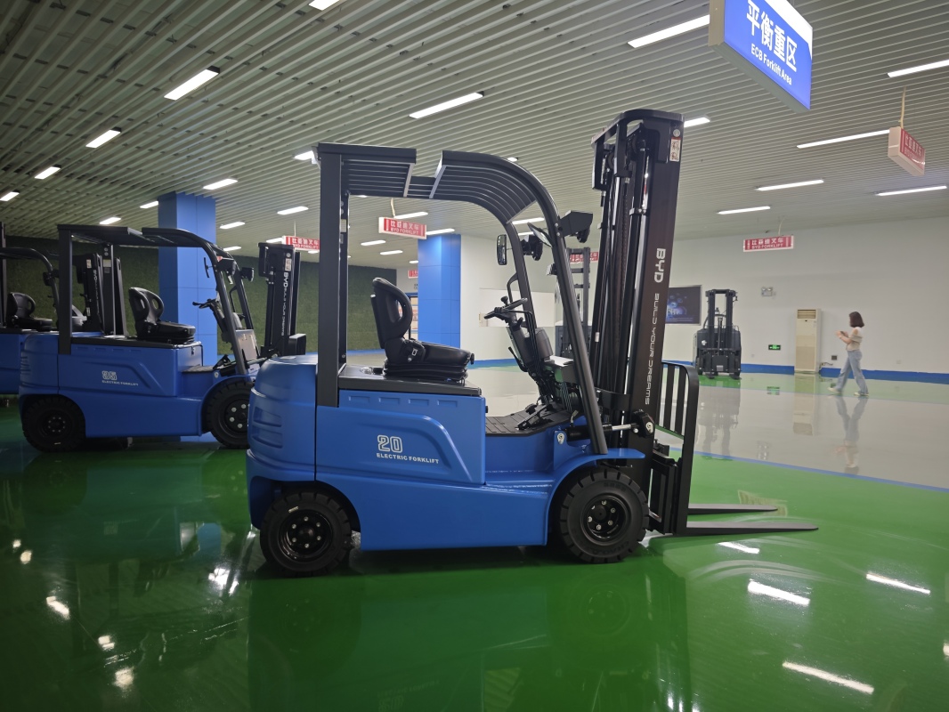 What industries can gain efficiency from walkie pallet truck application(Image1) What industries can gain efficiency from walkie pallet truck application(Image1)