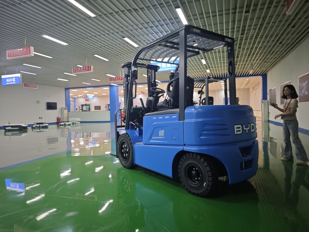 Adaptability of lithium ion electric forklift to uneven warehouse ground(Image1)