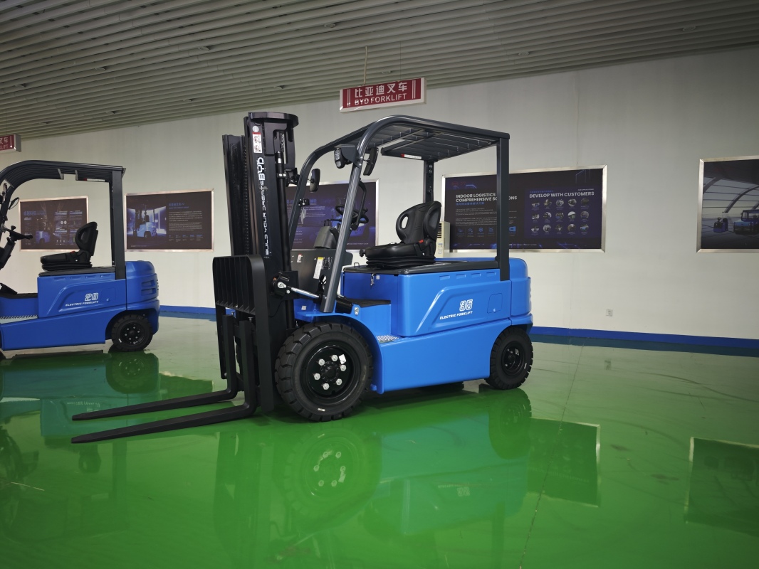 Measuring Turning Radius Parameters on Counterbalance Forklifts(الرقم1) Measuring Turning Radius Parameters on Counterbalance Forklifts(الرقم1)