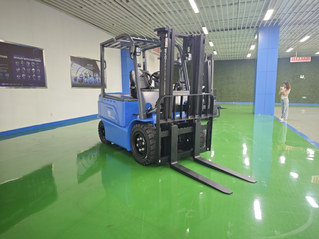 Introduction to common types of electric forklifts for warehouse operation reference(Image1) Introduction to common types of electric forklifts for warehouse operation reference(Image1)