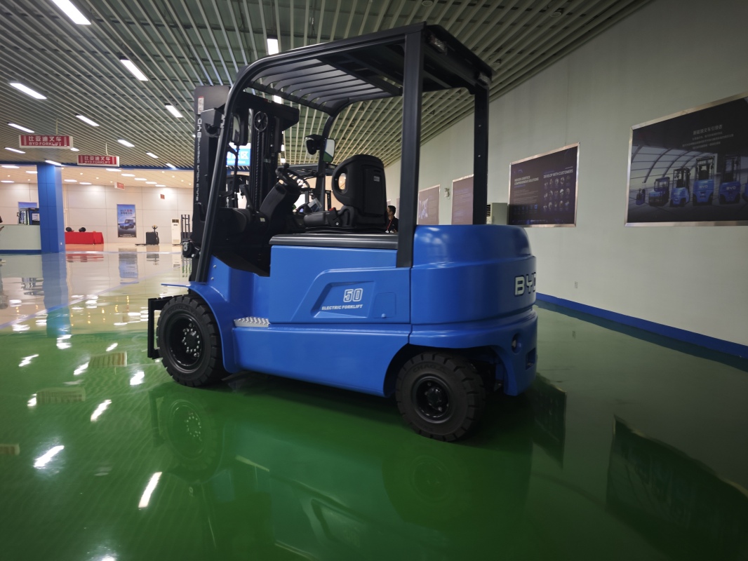 How forklift for warehouse operations ad