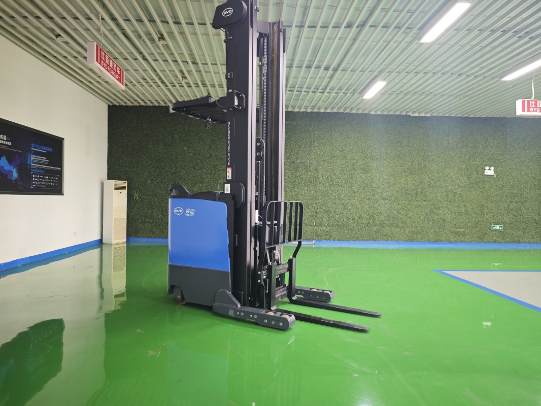 Tools and Gear for Moving Forklift Batteries Safely(фигура1) Tools and Gear for Moving Forklift Batteries Safely(фигура1)