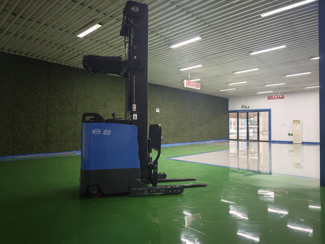 Core advantages of using LiFePO4 forklift in indoor working environments(Image1) Core advantages of using LiFePO4 forklift in indoor working environments(Image1)