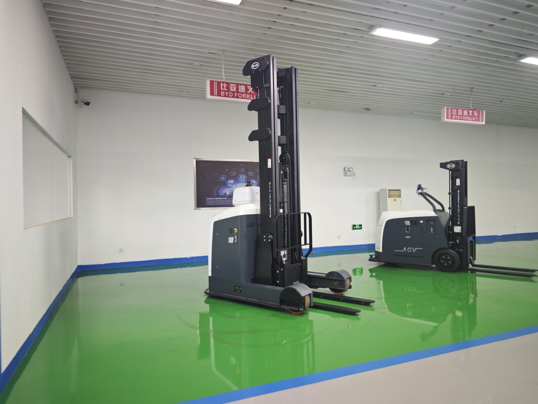 Application advantages of 3 ton lithium electric forklift in medium-load warehou