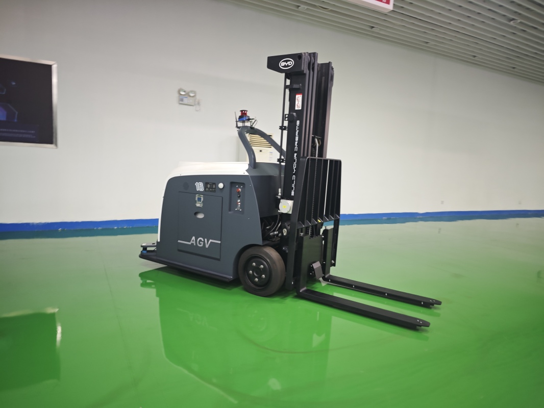 Adaptability of walkie pallet truck to different ground materials(Image1)
