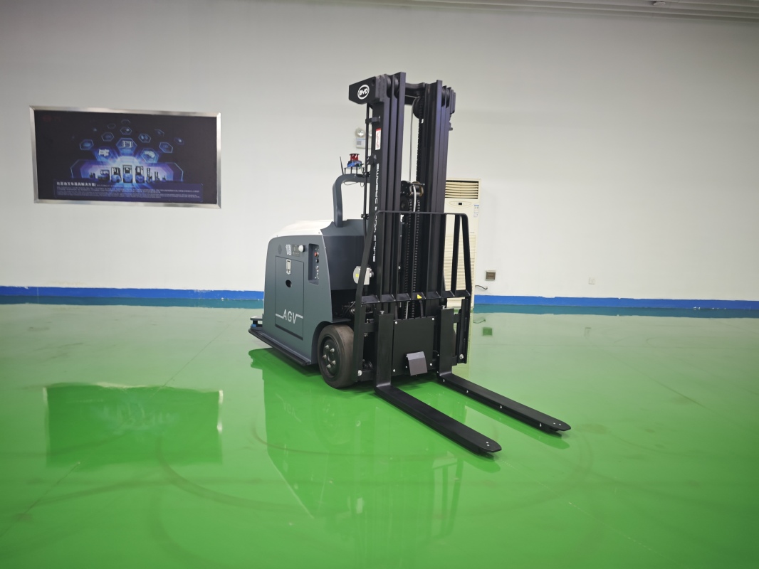 Operation characteristics of large capacity electric forklift in logistics yards