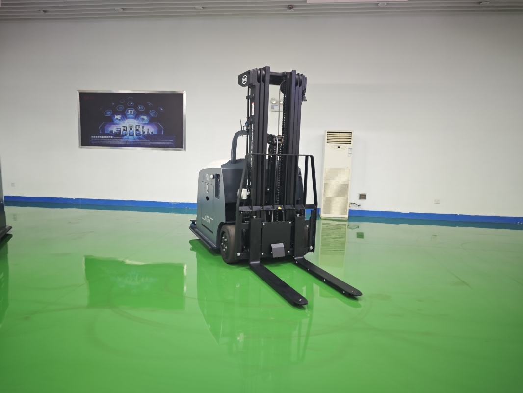 Common accessory options available for powered pallet truck customization(Image1)