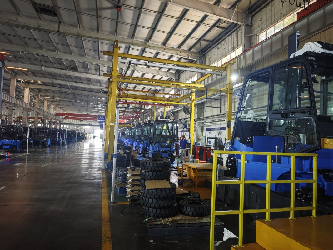 Key steps to follow in this electric forklift guide for first-time buyers(图1) Key steps to follow in this electric forklift guide for first-time buyers(图1)
