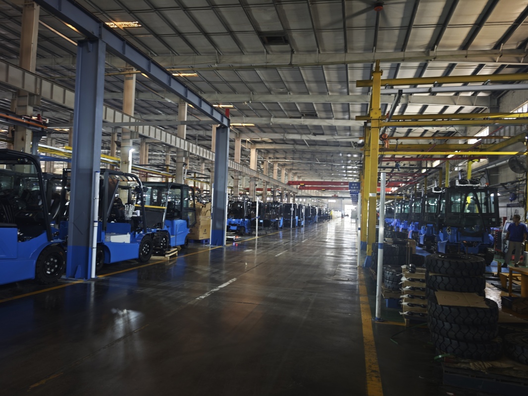 Professional Electric Forklift Supplier in Hanoi: Reliable Solutions for Northern Industrial Zones(Image1) Professional Electric Forklift Supplier in Hanoi: Reliable Solutions for Northern Industrial Zones(Image1)