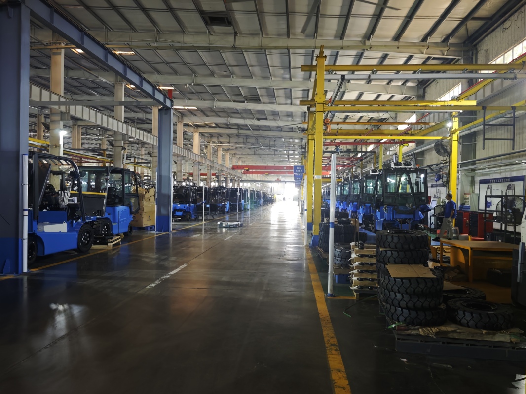 Lifting height matching of warehouse ele