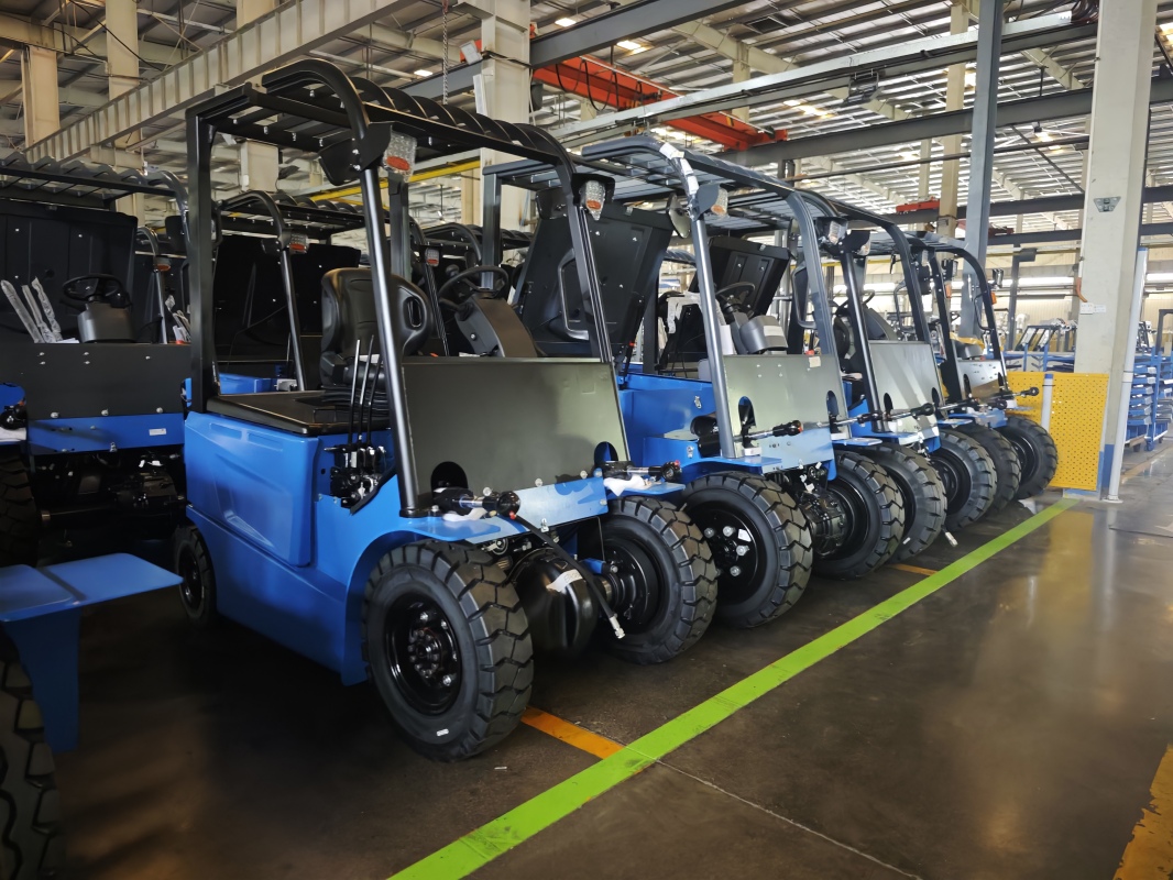 What Makes Up the Purchase Price of Forklift Batteries(Rajah1)