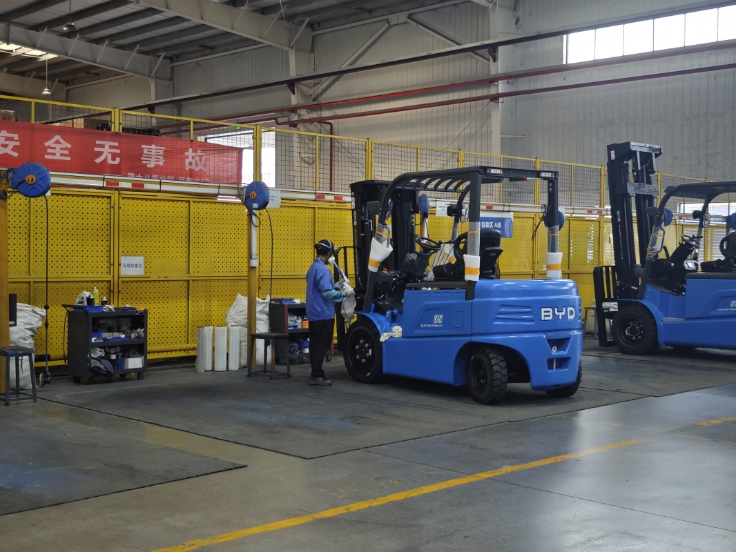 Maintenance requirements for 2.5 ton electric forklift lithium battery systems
