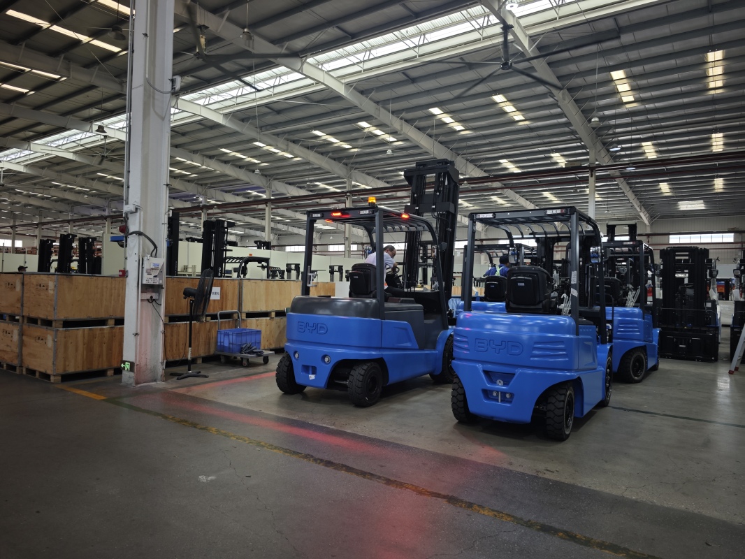Safety operation norms for forklift oppo