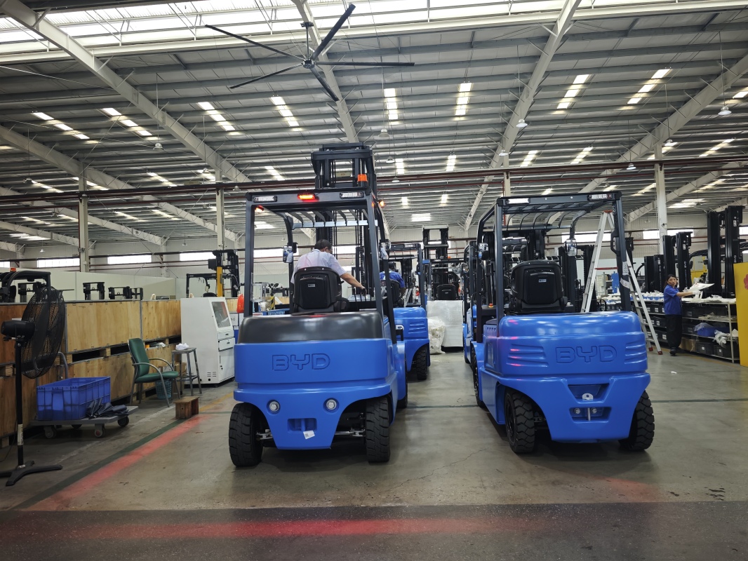 How low temperature electric forklift ad