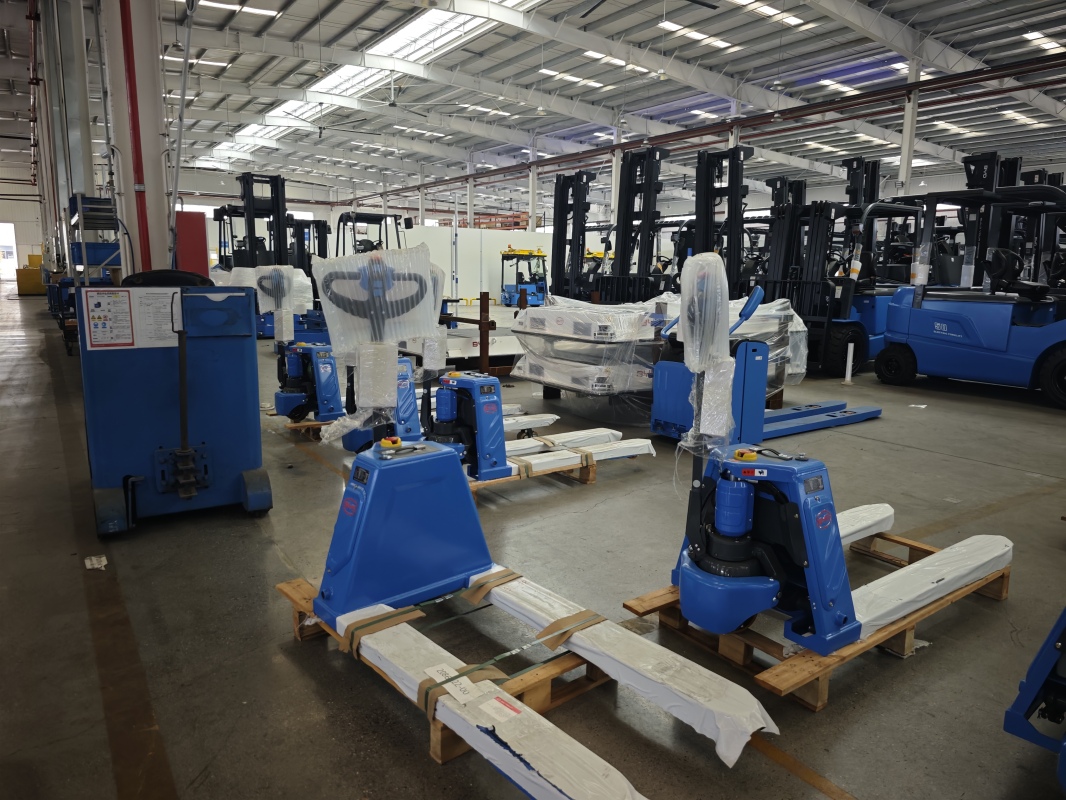 Basic operation steps for standard powered pallet truck equipment(Image1)