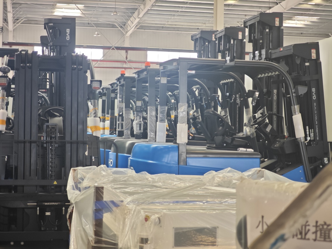 How narrow aisle electric forklift fits 