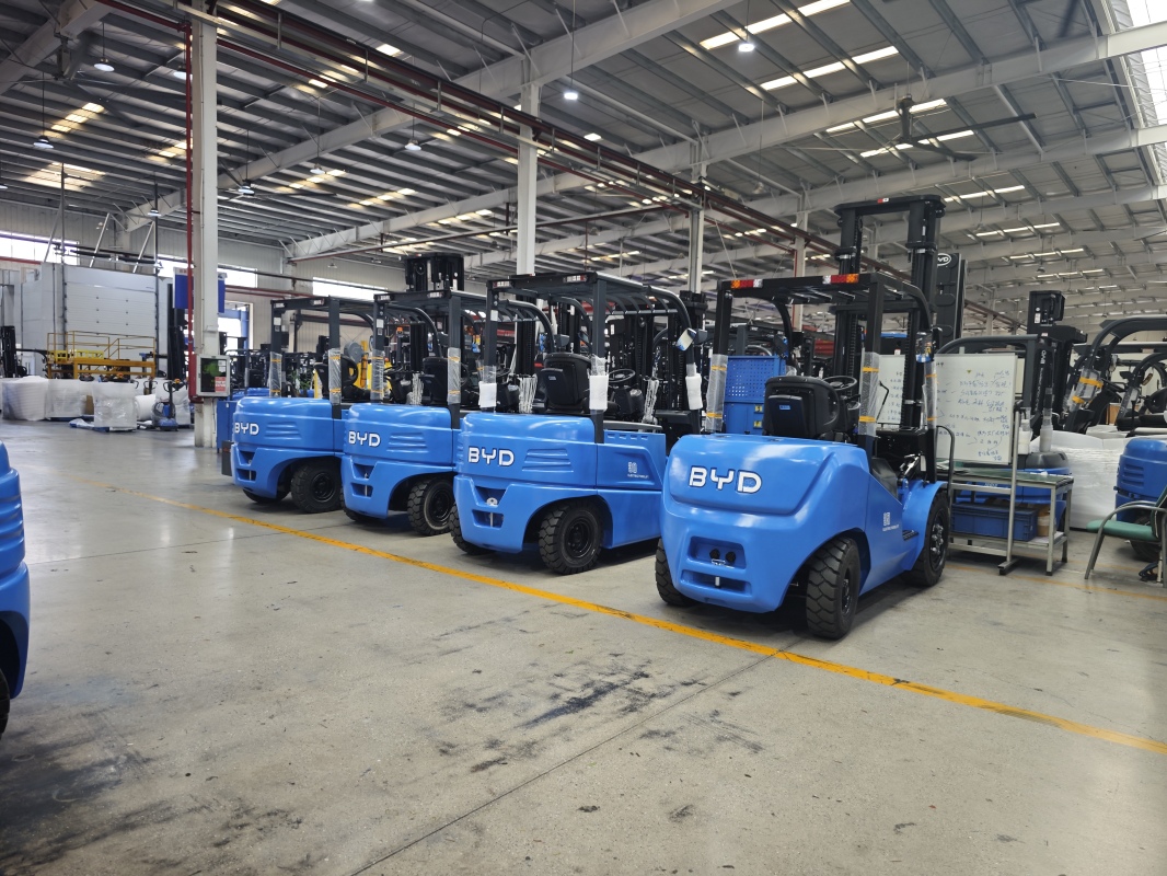 Heavy-Lift Electric Forklift Malaysia for Johor Steel Storage Yards
