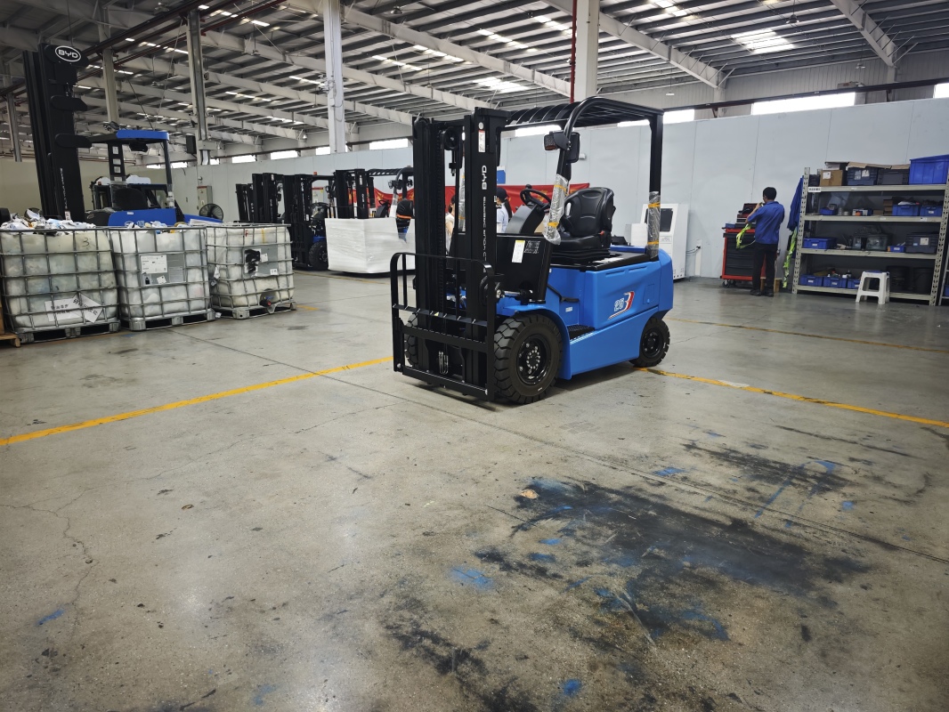 Energy consumption characteristics of electric reach truck in daily operation