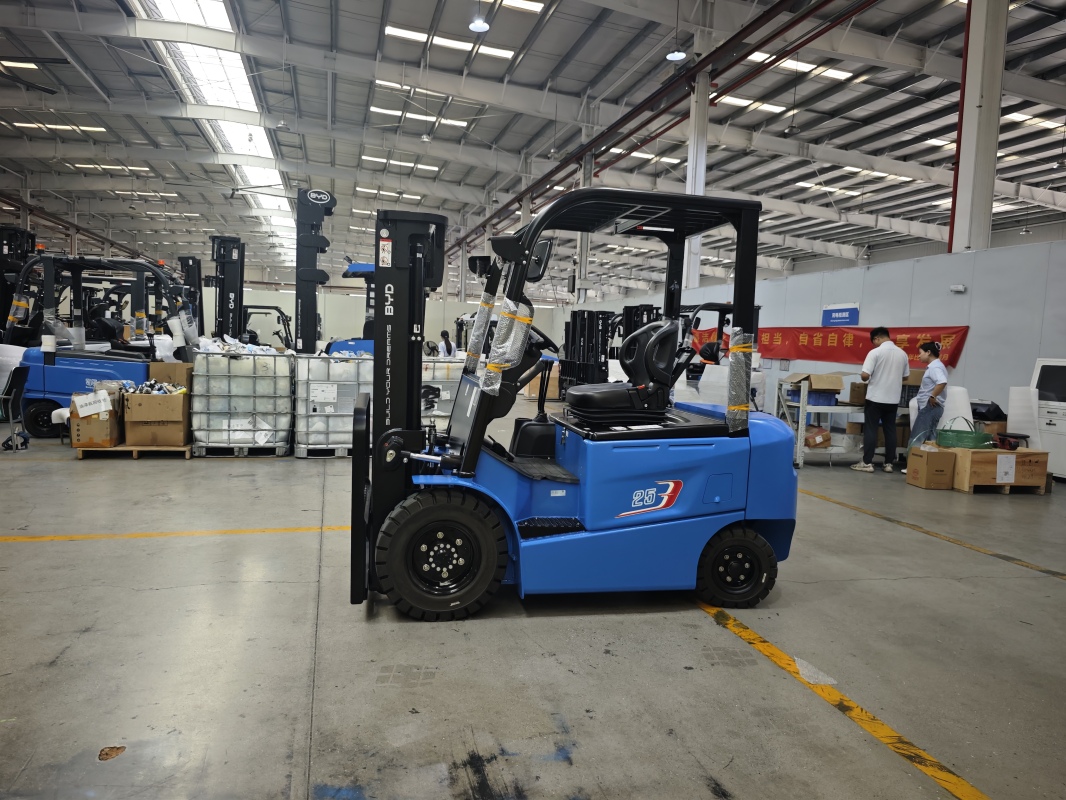 Lead acid vs lithium forklift: suitable 