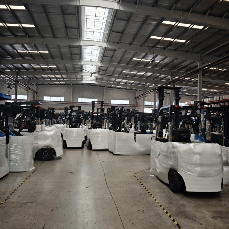 Forklift battery comparison: performance