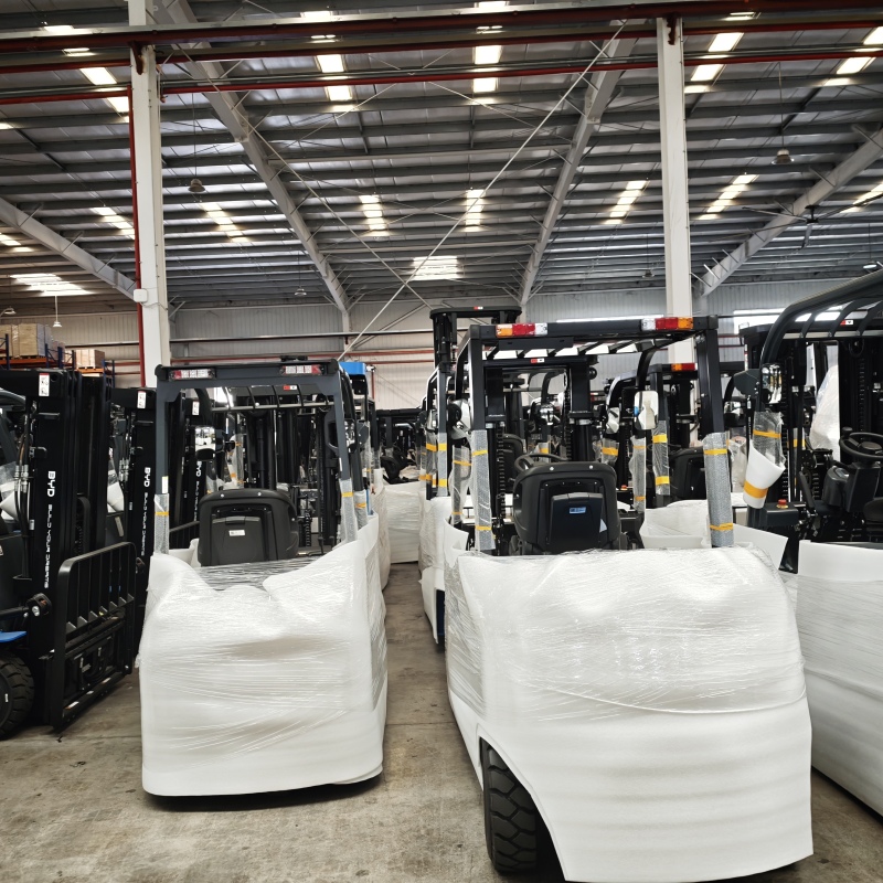 How explosion proof electric forklift supports tank area handling work