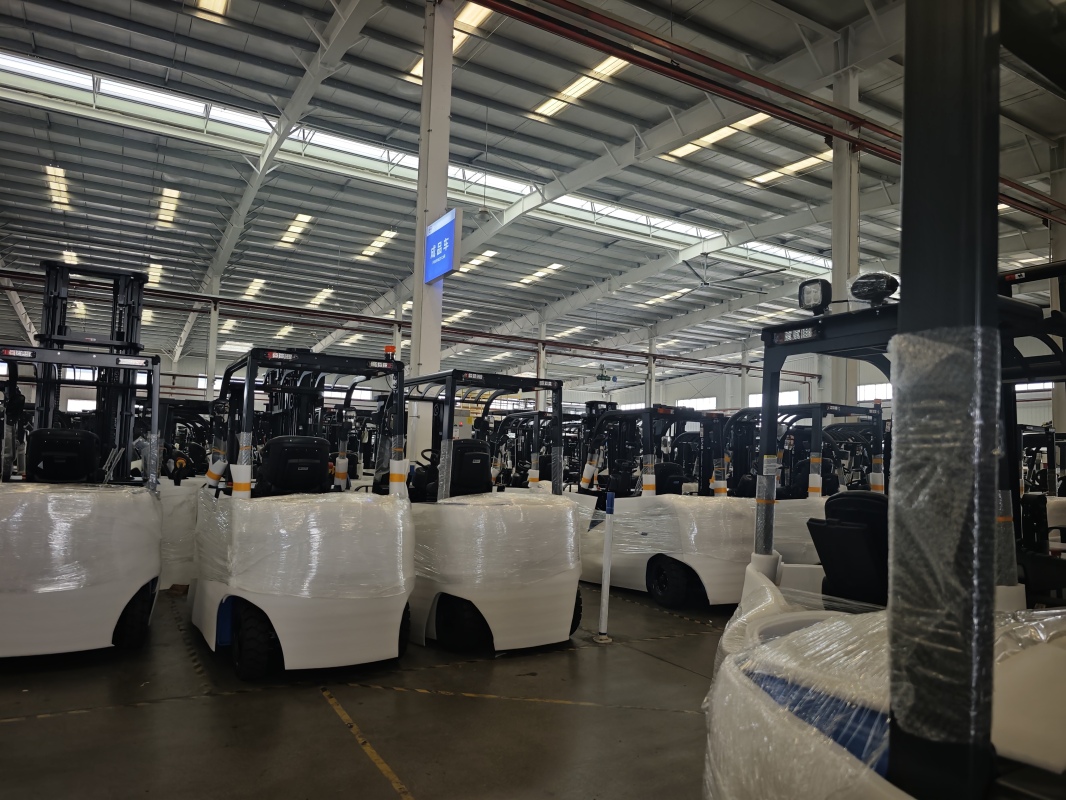 Selection guide of electric pallet truck for small and medium warehouses(Image1)