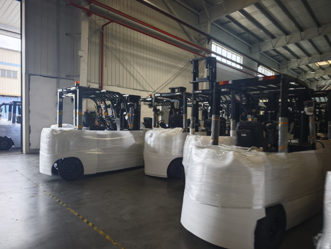 Stability performance of high lift electric forklift at maximum lifting height