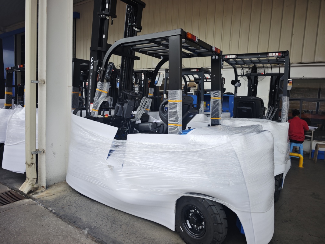 How electric forklift 4.5m lift height adapts to common warehouse shelf levels