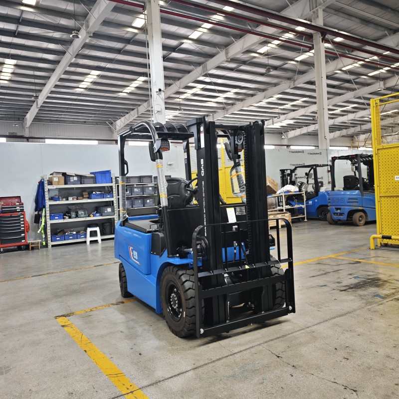 Load and lifting height reference for semi electric stacker selection