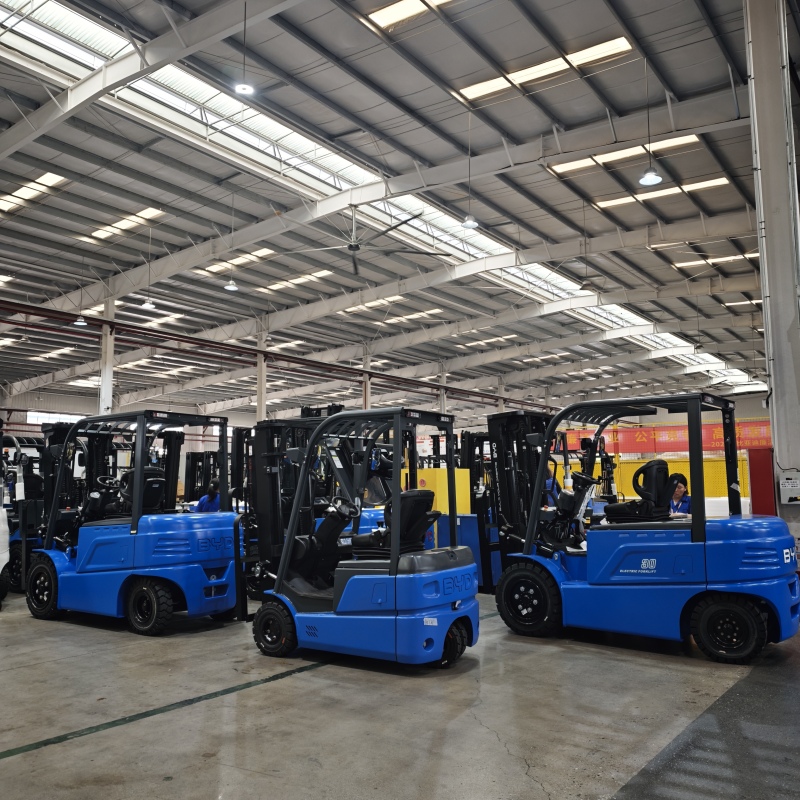 Electric forklift maintenance tips: daily inspection items for tires