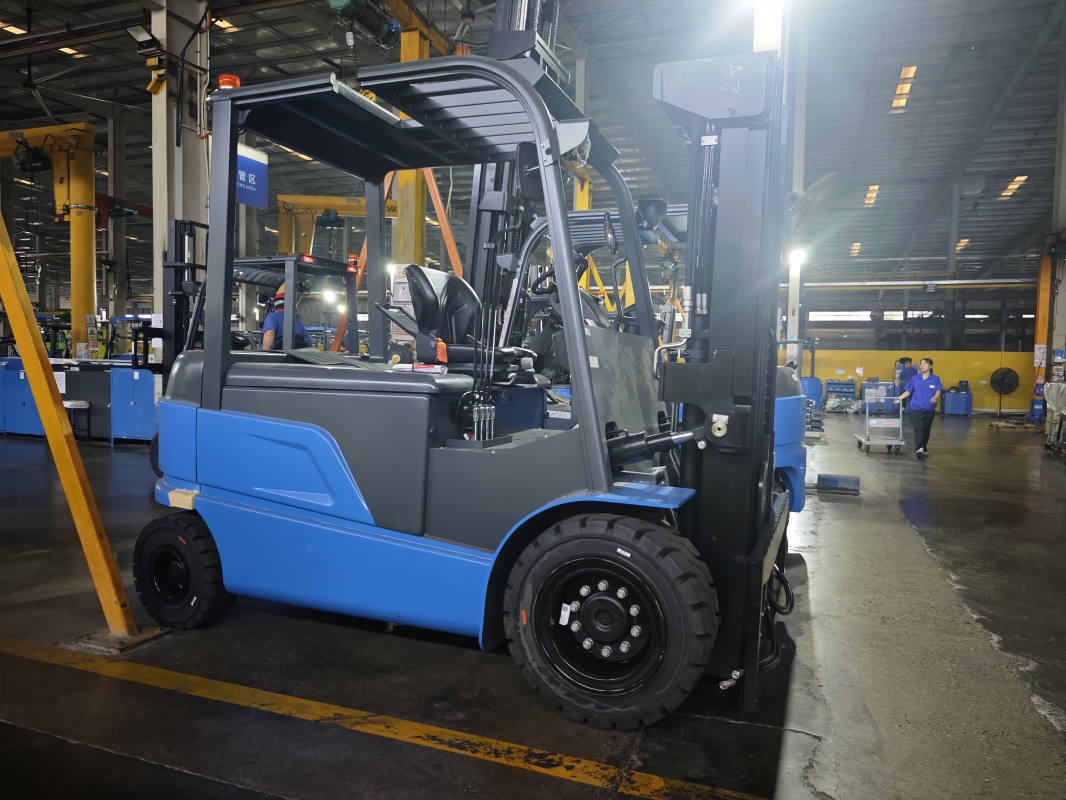 How freezer room forklift supports palle