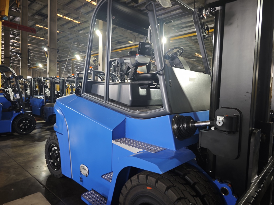 Selecting Opportunity Chargers for Electric Forklifts(Image1) Selecting Opportunity Chargers for Electric Forklifts(Image1)