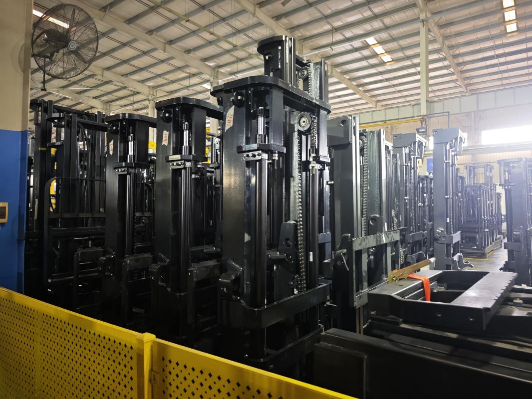 How LiFePO4 forklift battery reduces fire risk in warehouse