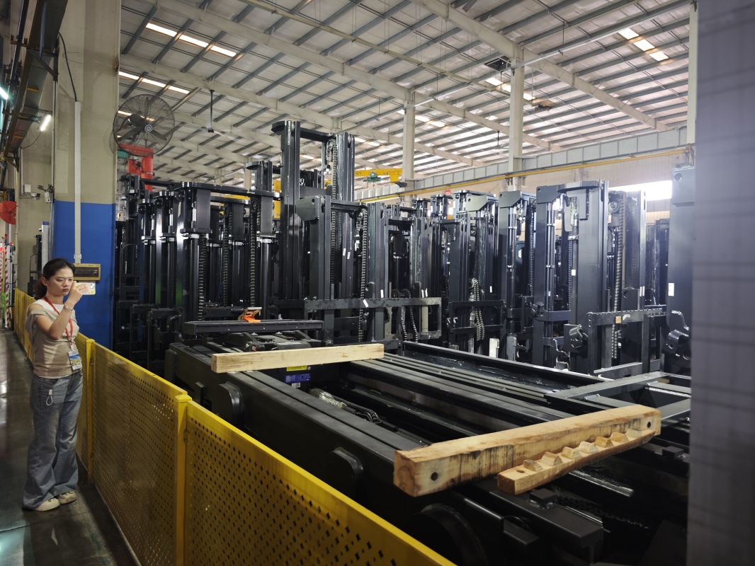 Which is better electric or diesel forklift for multi-shift continuous operation