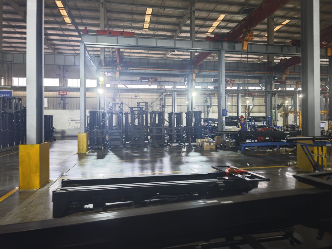 How to pick the right forklift for high-frequency short-distance handling