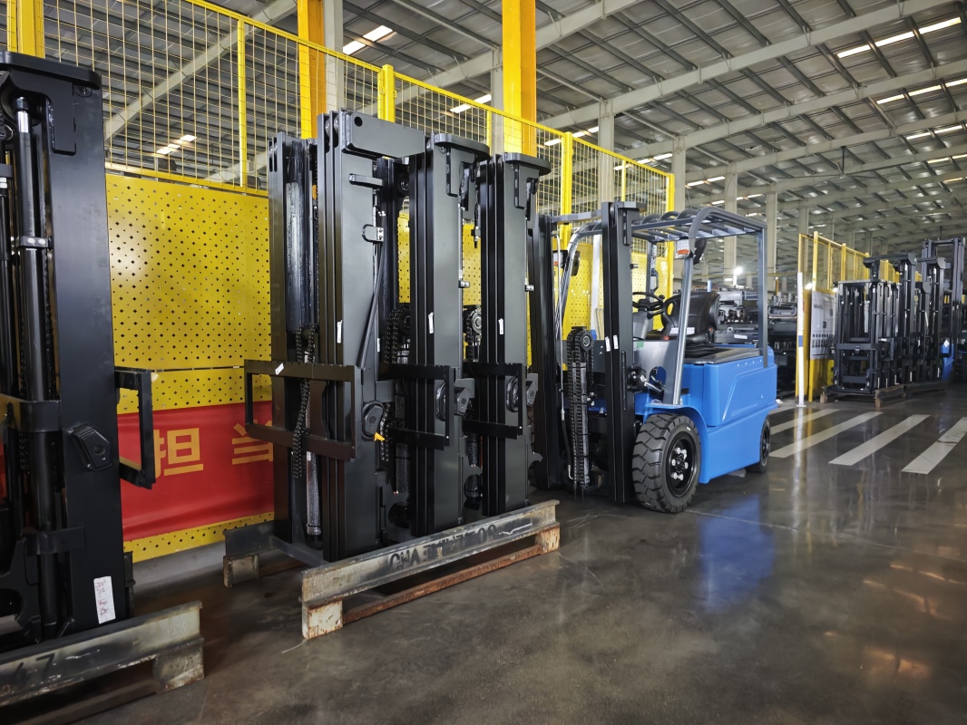 What operation teams should know about lithium forklift daily management(Image1) What operation teams should know about lithium forklift daily management(Image1)