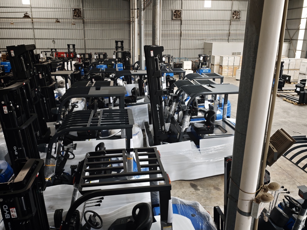 Adaptability of 3m 6m electric forklift to different ceiling heights