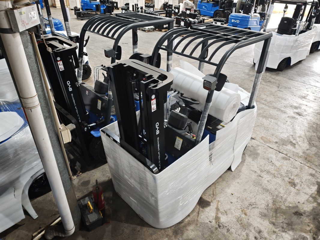 Common accessory options to expand functions of electric stacker forklift