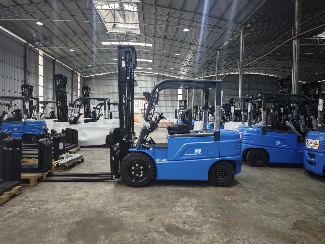 Comparison between 80V forklift battery and lower voltage battery systems