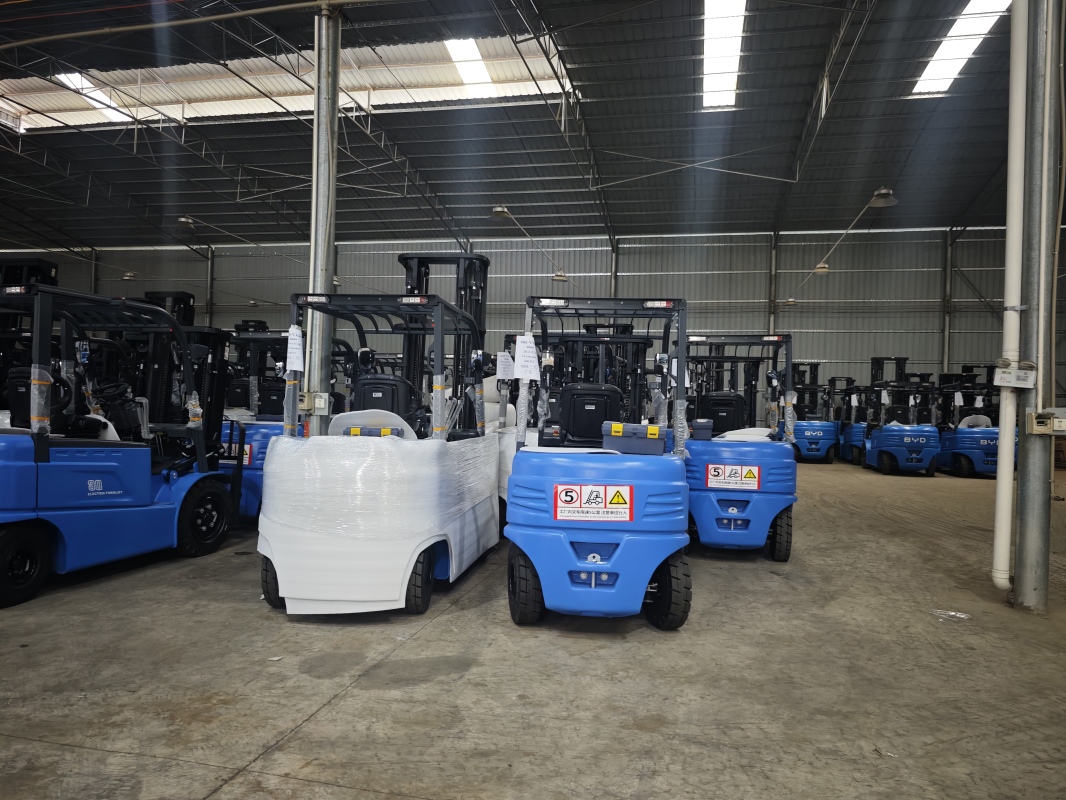 Electric forklift FAQ: what is the typical service life of a standard unit?