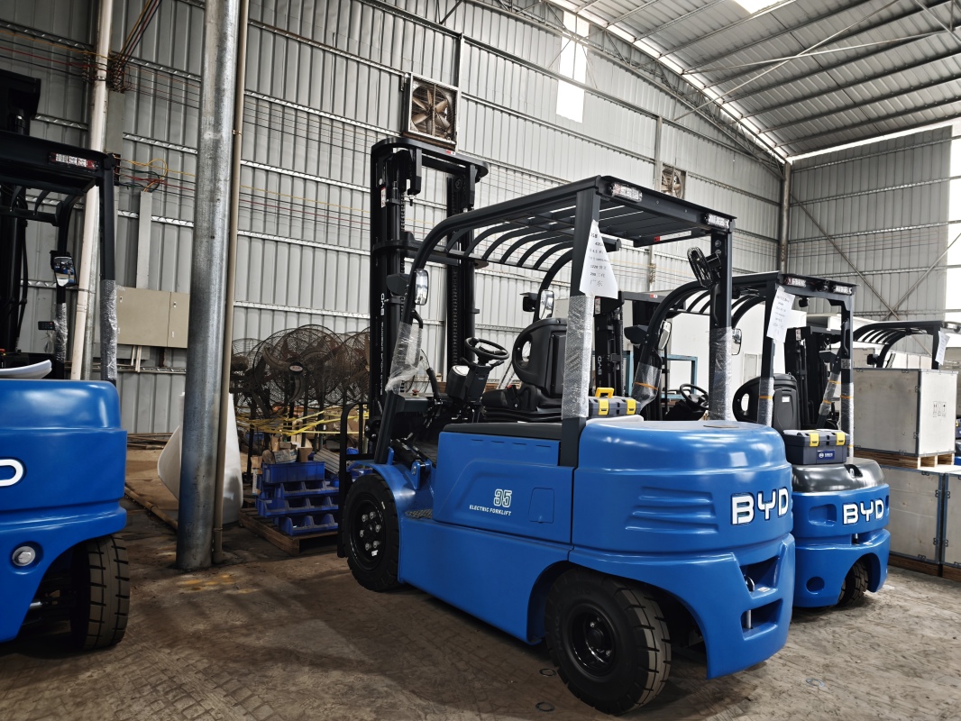 Electric forklift basics: safety feature